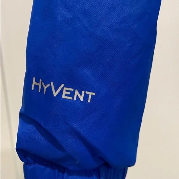 Boys North Face raincoat. In excellent condition - Picture 5 of 5